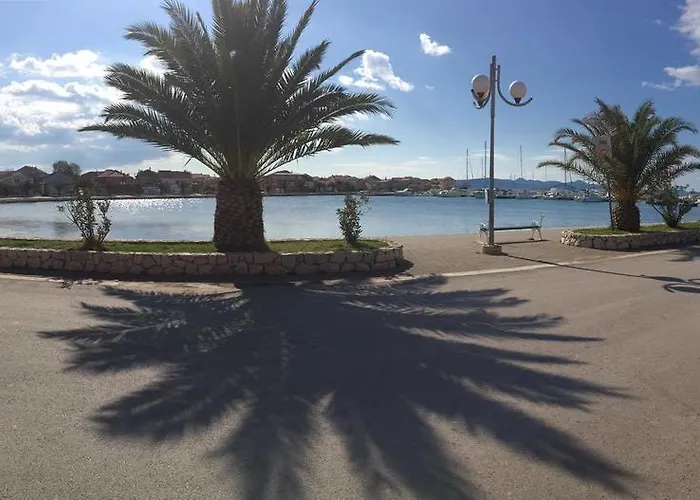 アパート Roko Kolinda ビビニェ