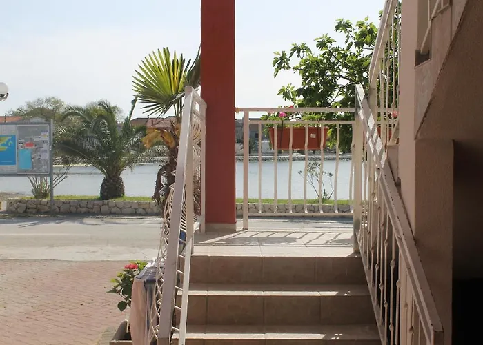 アパート Roko Kolinda ビビニェ