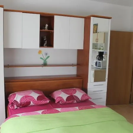 Apartments Roko Kolinda