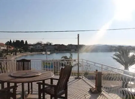 Apartments Roko Kolinda *