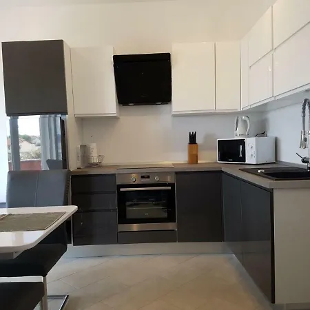 Apartments Roko Kolinda Apartment *